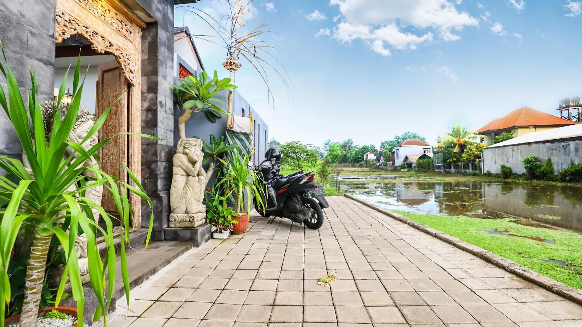 White Blue House 5 - Pvt Room, Shared Pool&Kitchen Ubud  Guest house Ubud (Bali)