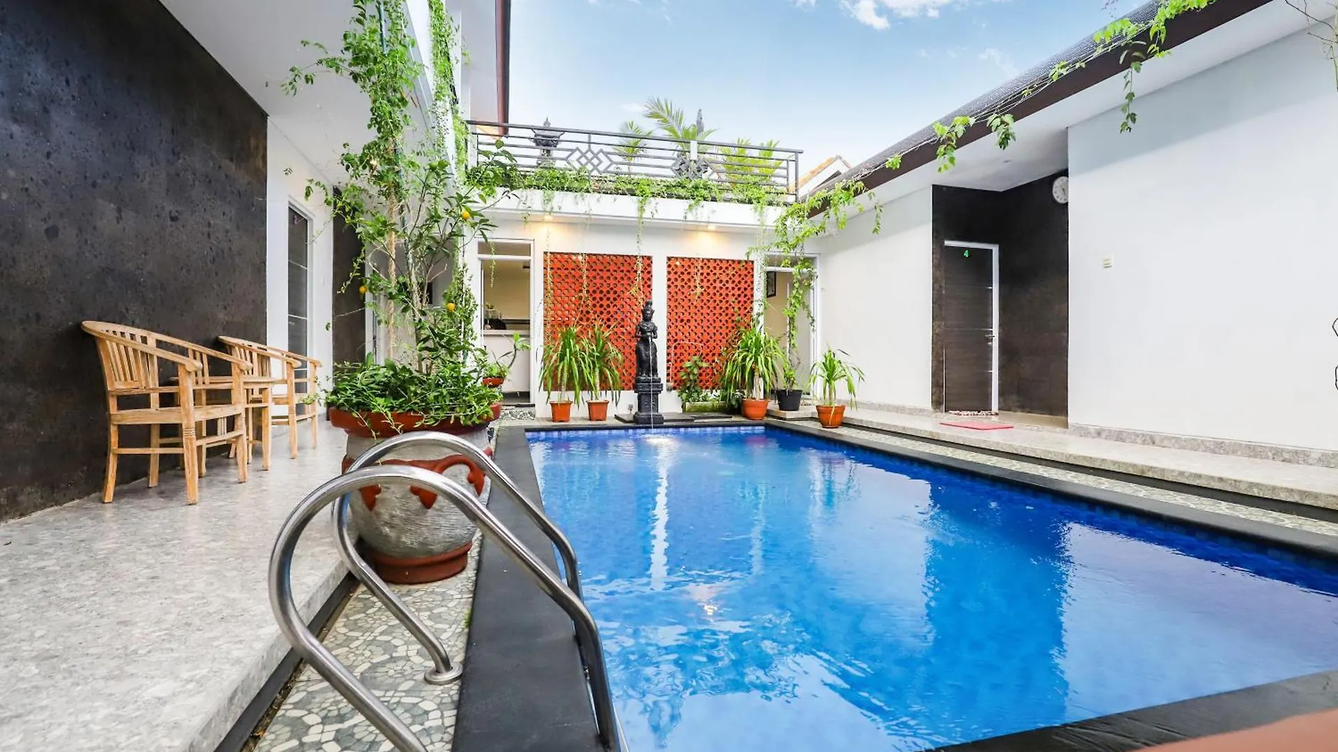 Guest house White Blue House 5 - Pvt Room, Shared Pool&Kitchen Ubud