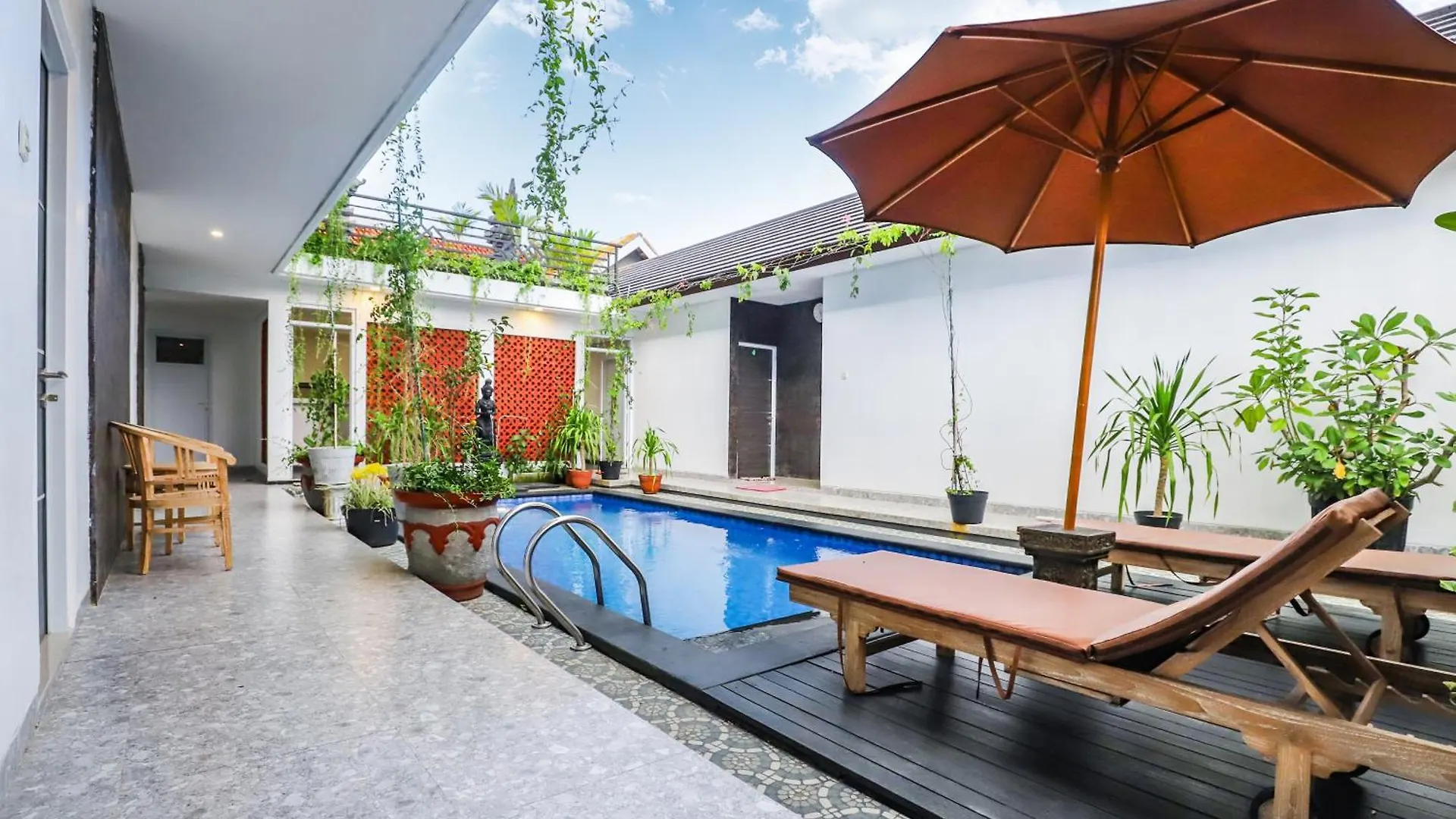 White Blue House 5 - Pvt Room, Shared Pool&Kitchen Ubud  0*, Ubud (Bali)